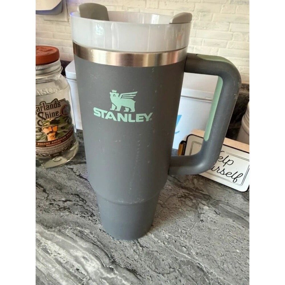 Stanley 30oz Quencher H2.0 Tumbler - Charcoal w/ Mint Logo _Complete Lid_
